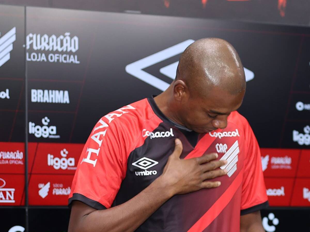 Refuerzo de lujo: Fernandinho fue presentado en su regreso a Atlético Paranaense