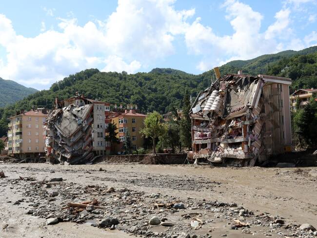 Inundaciones y riadas provocan el colapso de edificios en Kastamonu