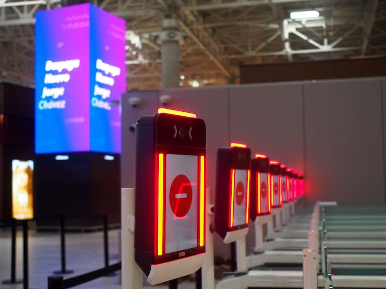 Filas de hasta cuatro horas y desmayos: usuarios critican debut del sistema biométrico en frontera Chile–Perú