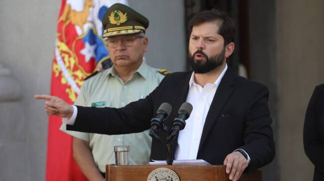 Presidente Boric reitera apoyo a Carabineros