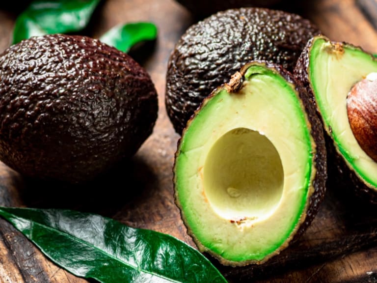 Podría llegar a los $9.000: economistas explican factores de la importante alza de la palta