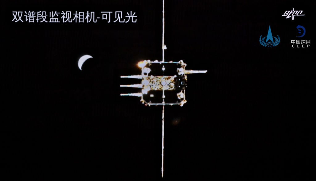 La misión Chang’e-5 realizando una órbita lunar como parte de los ensayos