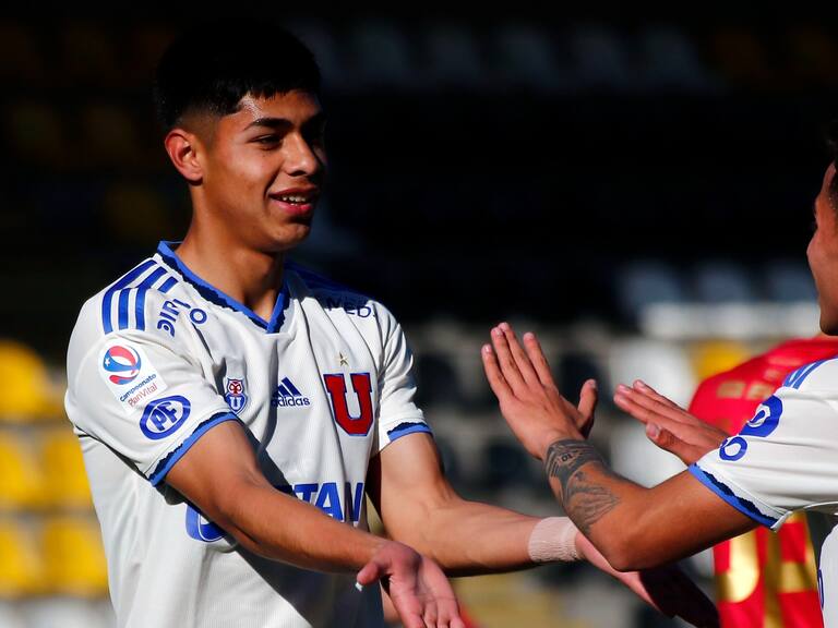 U de Chile celebra con sus juveniles: es el primer club en cumplir la regla Sub 21 del Campeonato Nacional