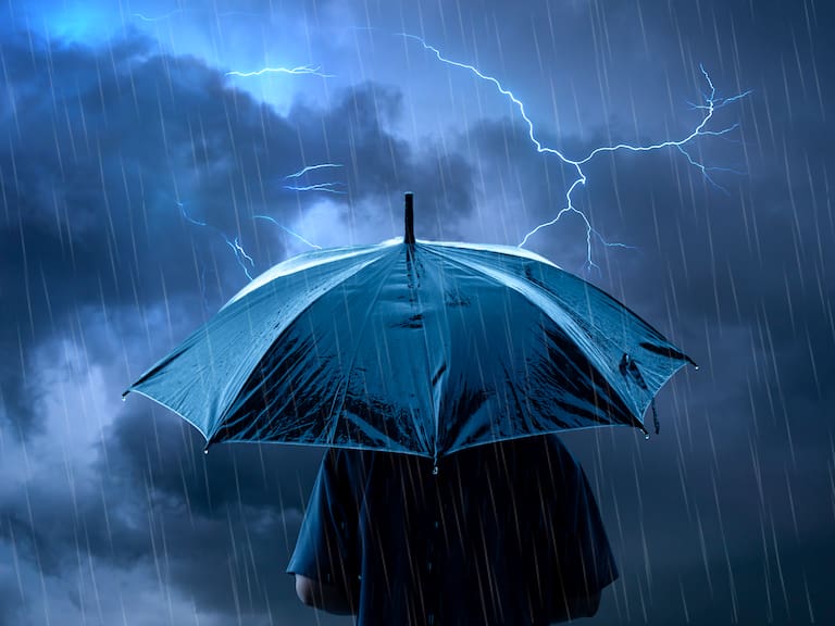 Lluvia en Santiago y Chile, hoy en vivo: a qué hora parte, suspensión de clases y pronóstico actualizado por región