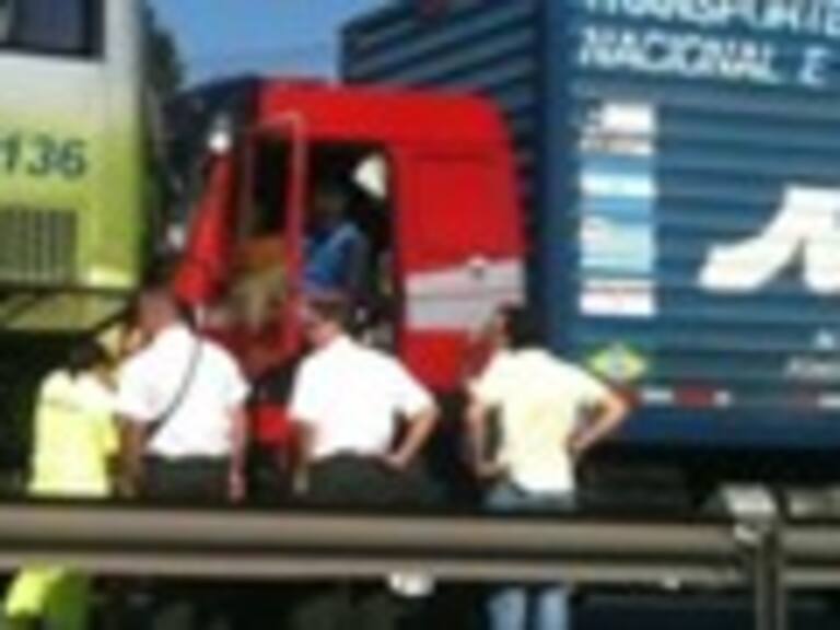 Camión impactó a máquina de Tur Bus en la Ruta 5 Norte