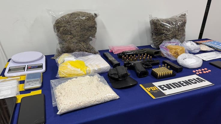 Desarticulan punto de drogas en Peñalolén: incautan armas y más de $24 millones en sustancias ilícitas