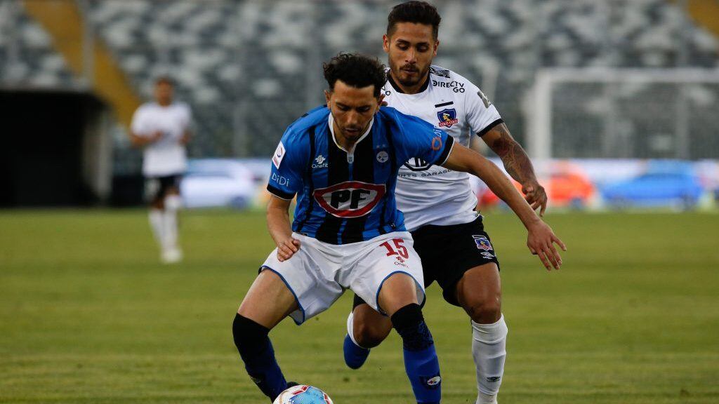 3 de Octubre del 2020/SANTIAGOCristián Cuevas(i) y Ronald De la Fuente(d) ,durante el partido valido por la Decimotercera fecha del Campeonato Nacional AFP PlanVital 2020, entre Colo Colo vs Huachipato, disputado en el Estadio Monumental.
FOTO:FRANCISCO LONGA/AGENCIAUNO