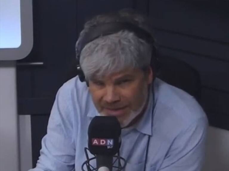 Guarello tras críticas de José Antonio Kast: «Sugiero que vaya a buscar un diccionario de la RAE»