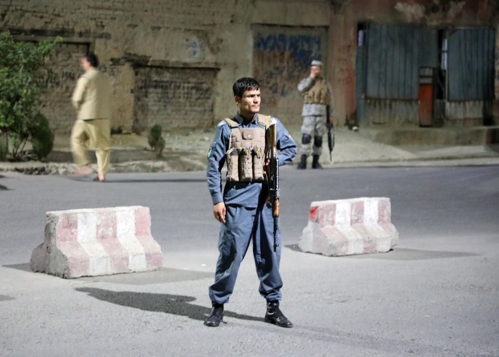 Fuerzas de seguridad afganas custodian Kabul tras el atentado a un ministerio