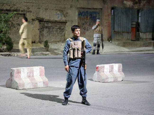 Fuerzas de seguridad afganas custodian Kabul tras el atentado a un ministerio
