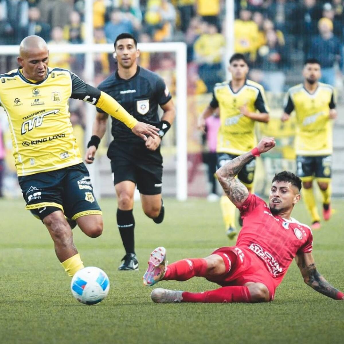 Suspenden el duelo entre La Calera y San Luis por incidentes en las tribunas: hay hinchas heridos