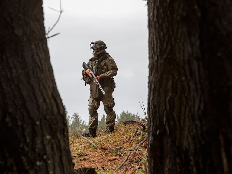 29 de abril 2024 / CAÑETE
Una serie de operativos policiales se han realizado durante el día de hoy por el reciente atentado donde murieron 3 carabineros.
FRANCISCO PAREDES / AGENCIA UNO