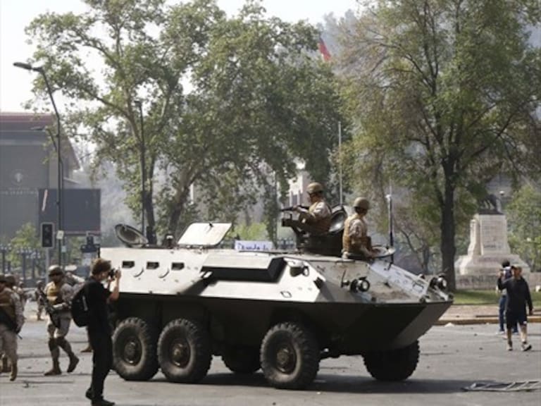 Militares llegaron con tanquetas a Plaza Italia