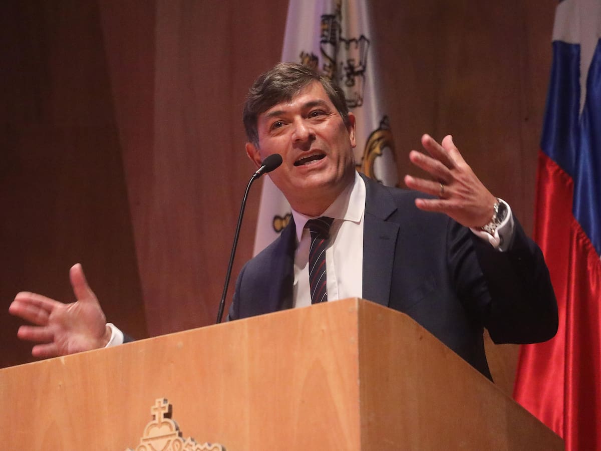 “¿No entiendo por qué están silbando?”: el comentario de Parisi que generó rechazo en el público de conversatorio presidencial