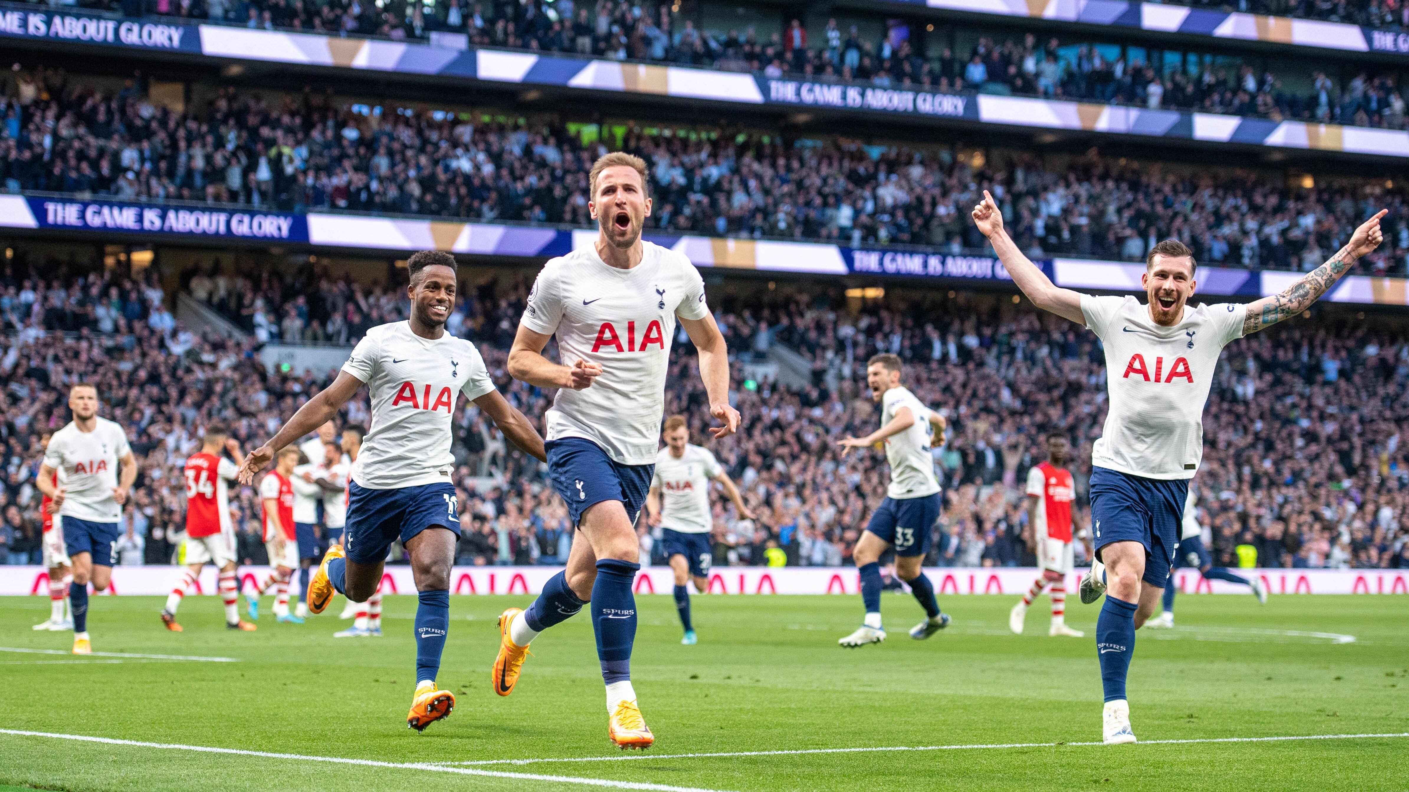 Tottenham golea al Arsenal y sueña con clasificar a Champions League