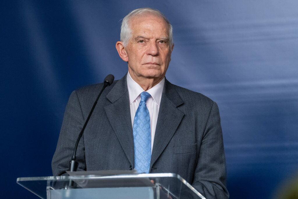 El alto comisionado de asuntos exteriores de la Unión Europea, Josep Borrell, hablando con los medios de comunicación