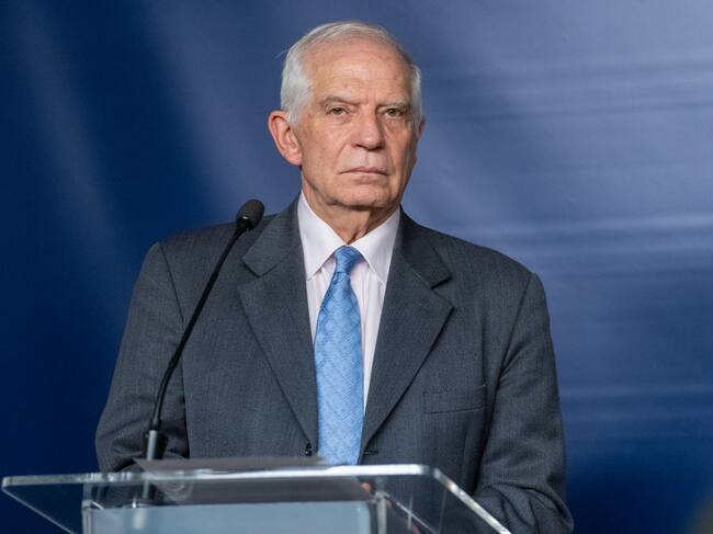 El alto comisionado de asuntos exteriores de la Unión Europea, Josep Borrell, hablando con los medios de comunicación