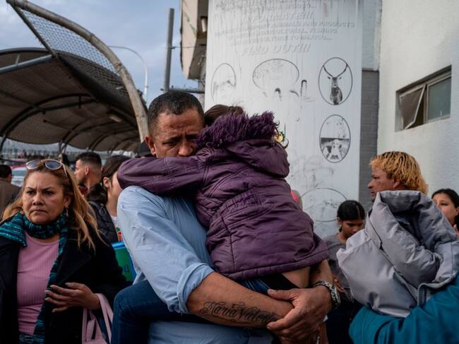 Migrantes venezolanos llegan a EEUU para solicitar asilo