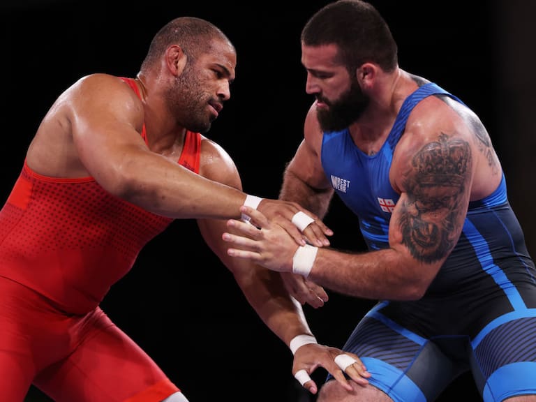 Yasmani Acosta perdió en semifinales de la lucha grecorromana pero irá por el bronce en Tokio 2020