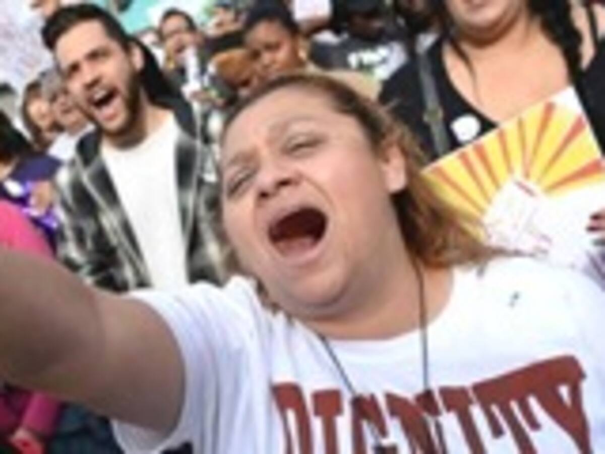 California aprobó aumento del salario mínimo un 50% en seis años