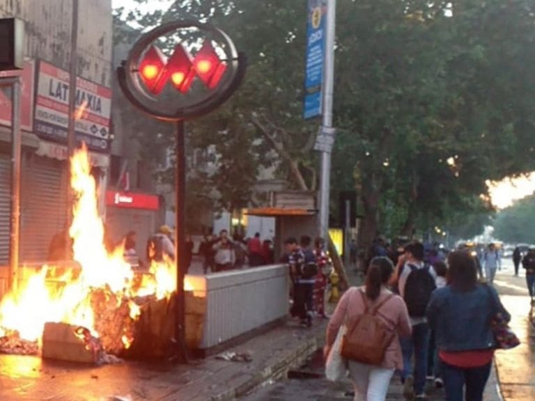 Metro de Santiago, incendio, estallido social, 18 de octubre, 1024x576 jpg ok