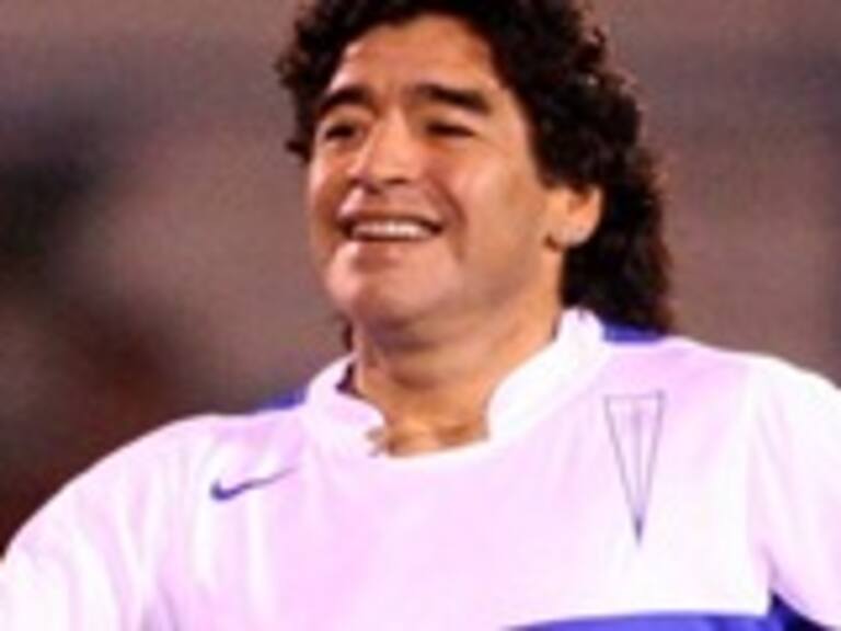 Diez años se cumplen del día que Maradona jugó con la camiseta de la UC