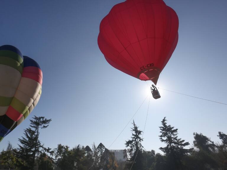 Sin fuegos artificiales: Arica recibirá el año nuevo con un show de globos aerostáticos