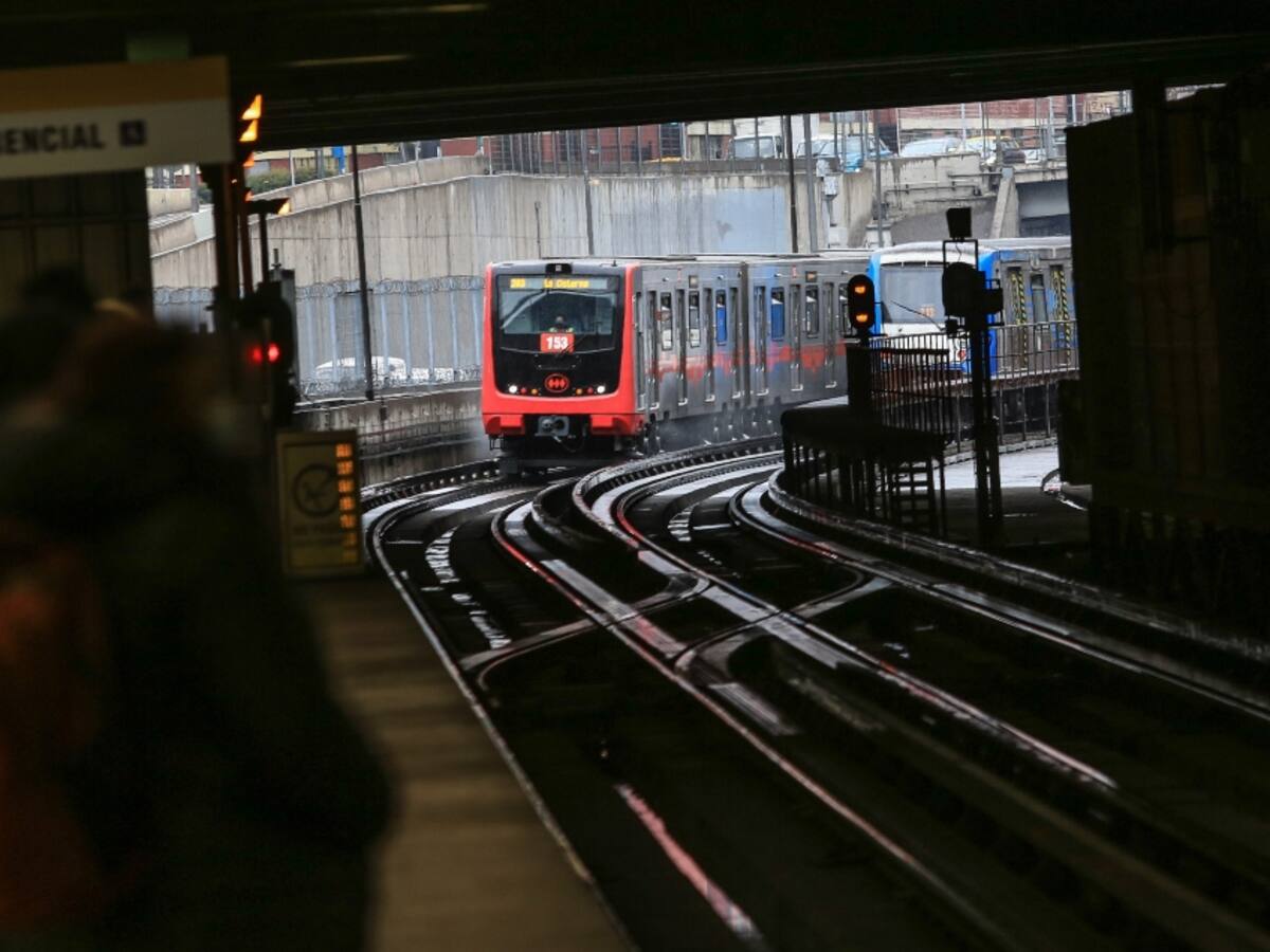 «Estamos normalizando la frecuencia»: Metro de Santiago informa que falla en Línea 2 fue «solucionada»