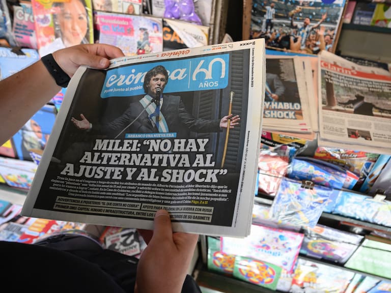 Sueldos en “bitcoins, carne o leche”: canciller argentina reconoce que las medidas económicas de Javier Milei permiten este tipo de intercambios