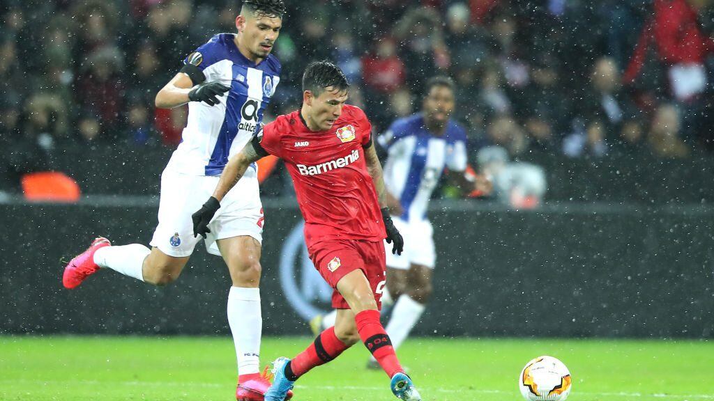 LEVERKUSEN, GERMANY - FEBRUARY 20:  Charles Aranguiz of Bayer 04 Leverkusen passes the ball on with pressure from  Francisco Soares of Porto  during the UEFA Europa League round of 32 first leg match between Bayer 04 Leverkusen and FC Porto at BayArena on February 20, 2020 in Leverkusen, Germany. (Photo by Christof Koepsel/Bongarts/Getty Images)