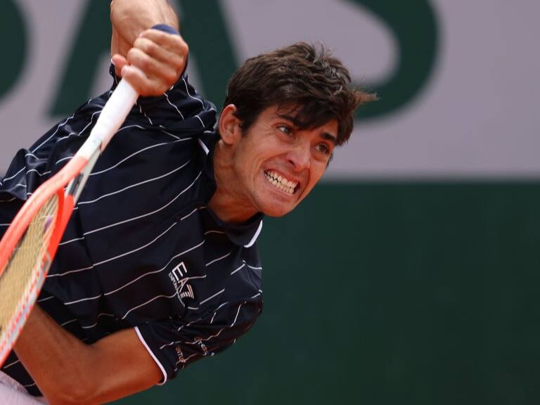 Cristian Garin se sobrepone a un mal inicio ante Tommy Paul y avanza a la segunda ronda de Roland Garros