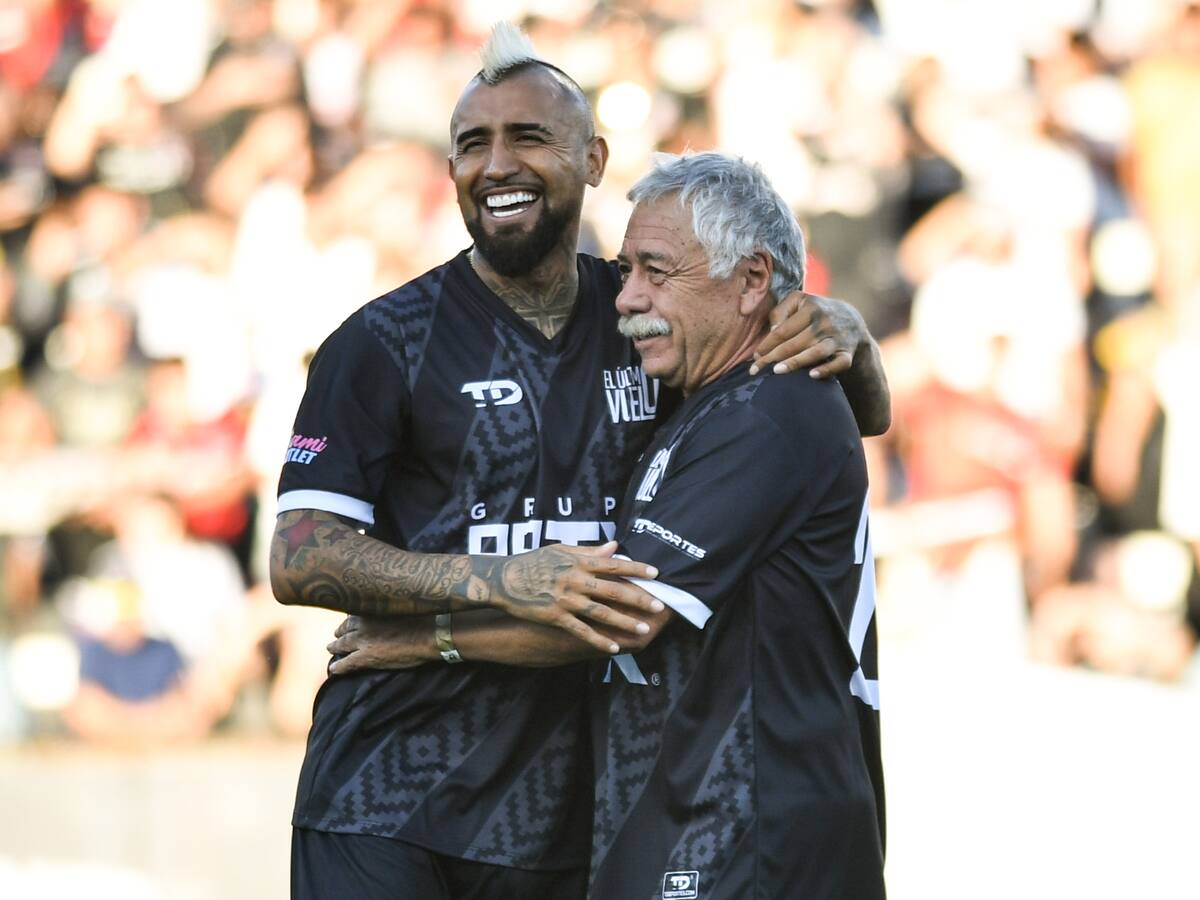 “Si hubiese estado interesado...”: El dardo de Carlos Caszely a Arturo Vidal por su ausencia en La Roja