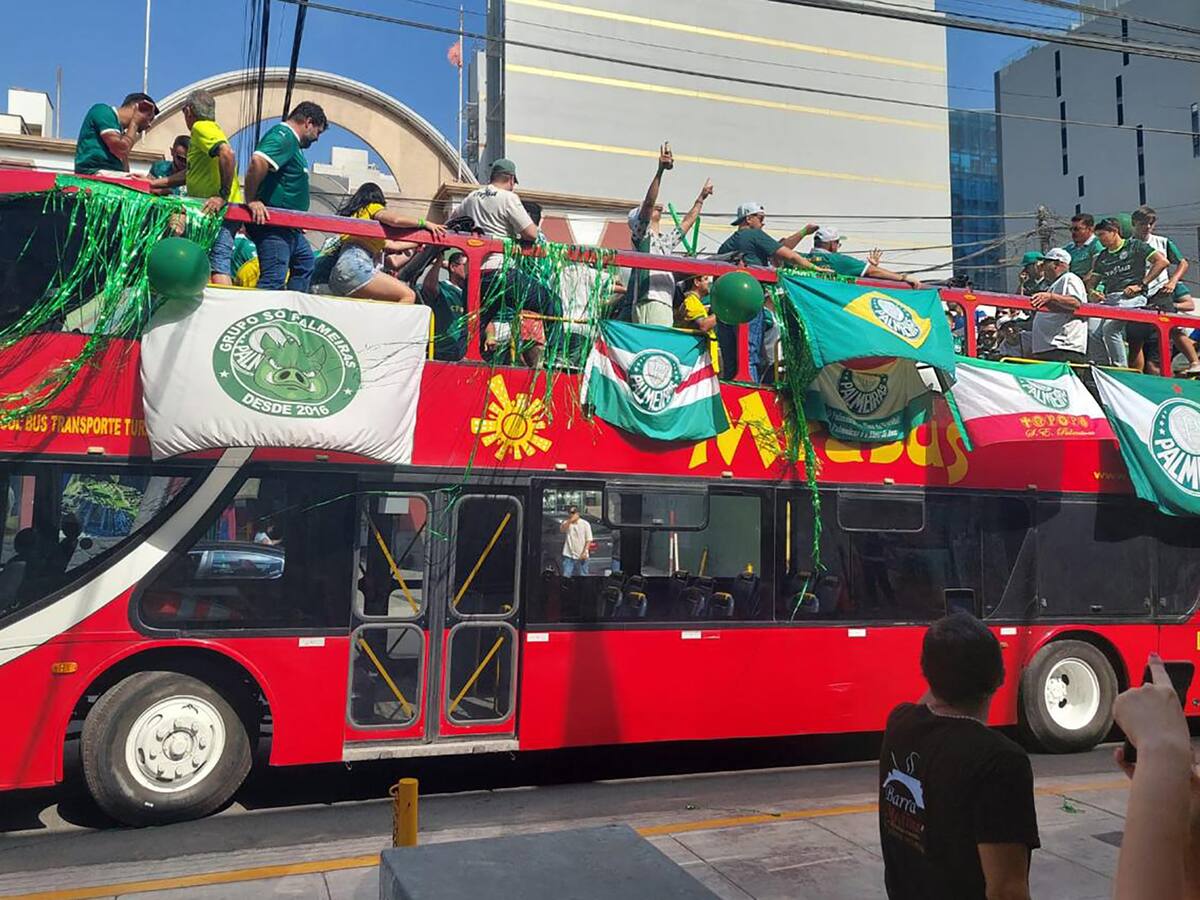 Tragedia en la Copa Libertadores: hincha de Palmeiras fallece al caer de un bus antes de la final con Flamengo