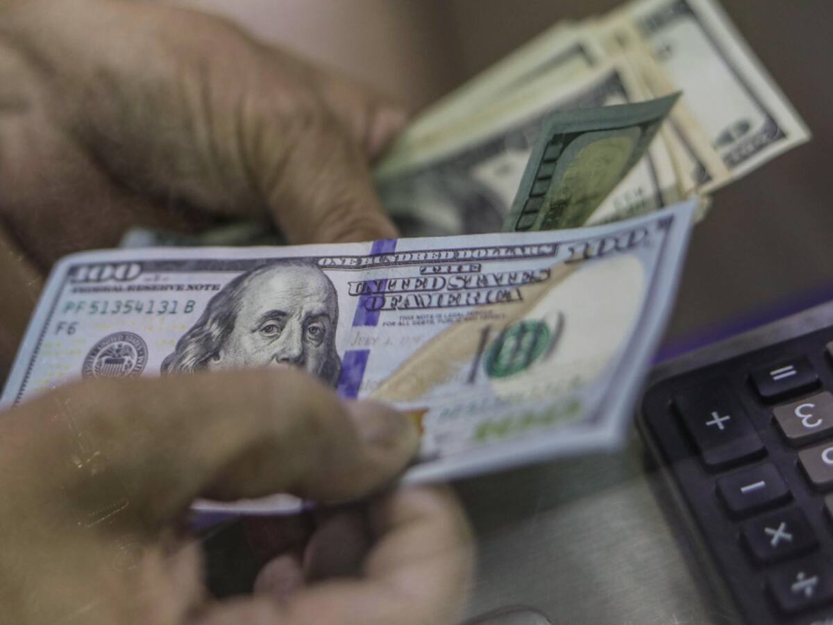 Dólar en Chile: divisa revierte baja inicial y cierra cerca de los $870
