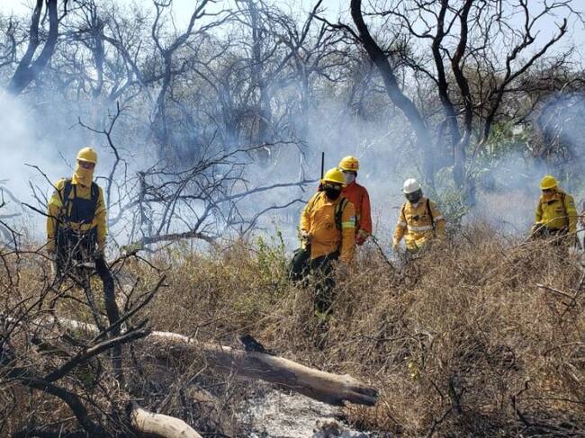Voluntarios enfrentan el fuego en Córdoba