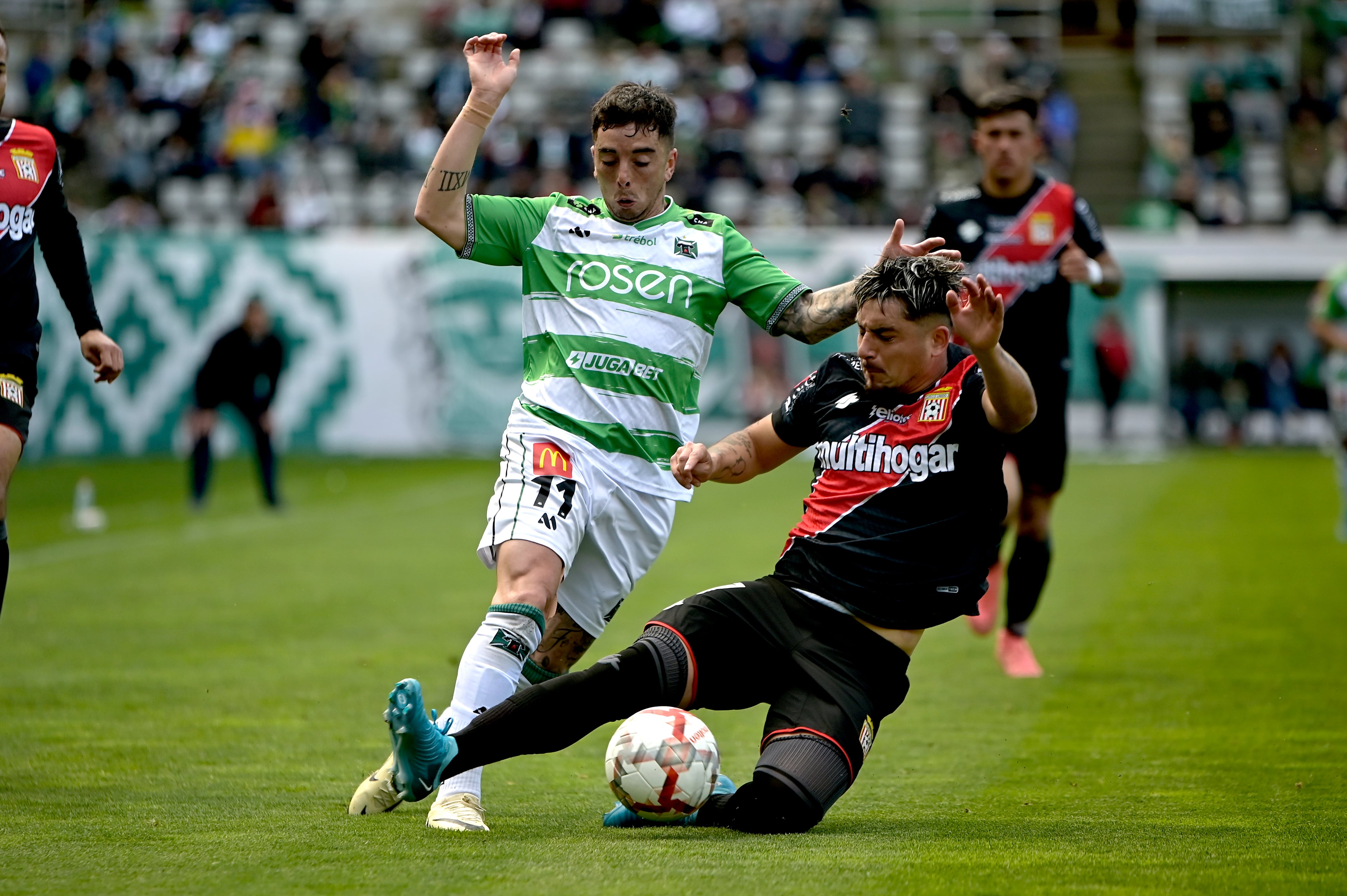 En guerra de expulsados, Deportes Temuco rescató un empate ante Curicó Unido por la Primera B | Agencia Uno