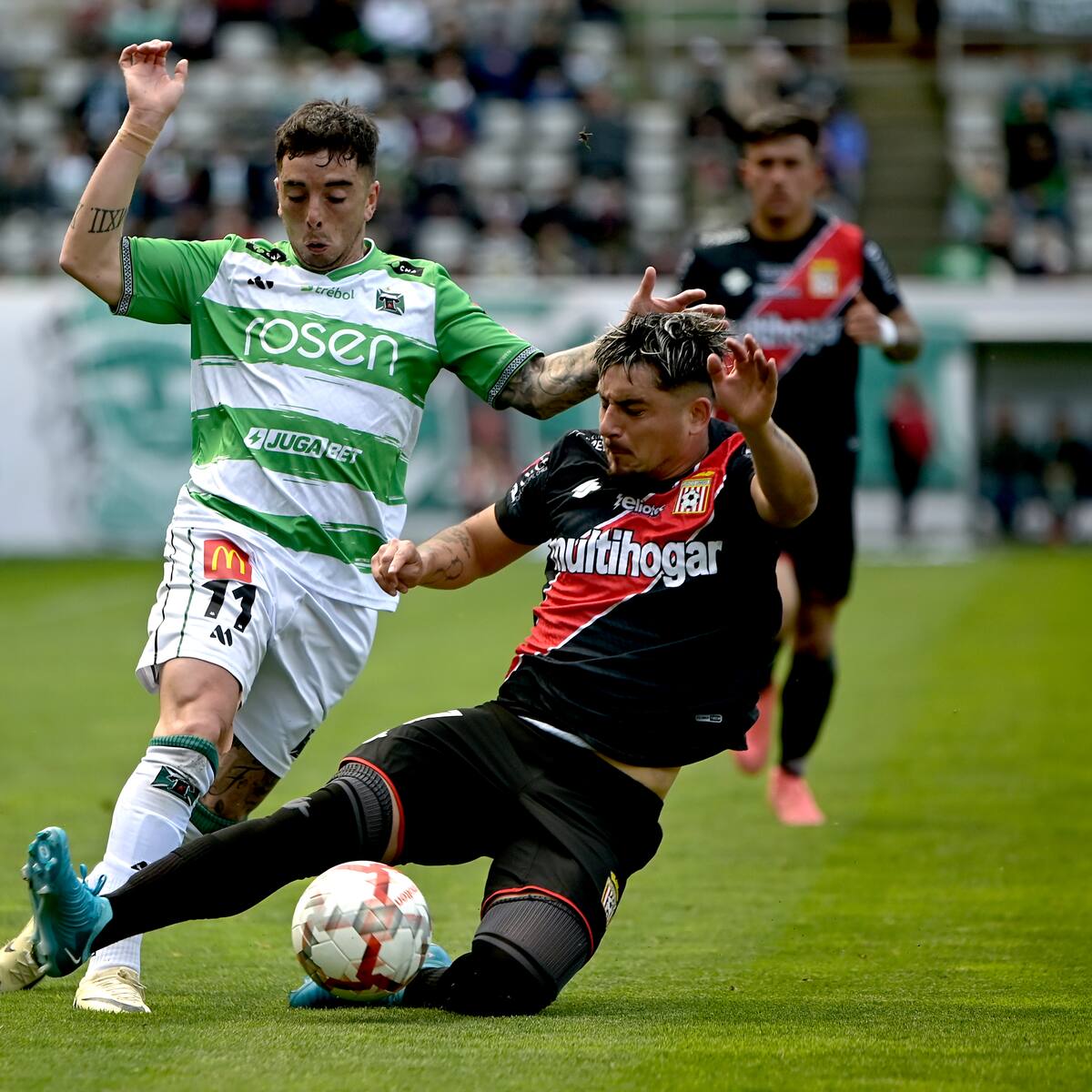 En guerra de expulsados, Deportes Temuco rescató un empate ante Curicó Unido por la Primera B