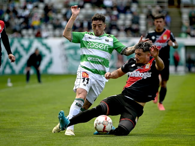 En guerra de expulsados, Deportes Temuco rescató un empate ante Curicó Unido por la Primera B | Agencia Uno