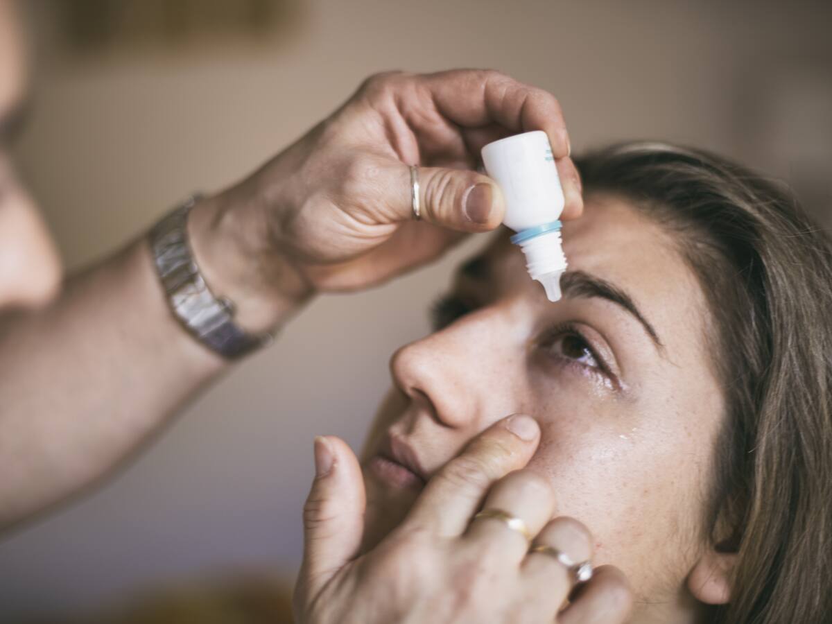 Sernac oficia a laboratorio por no informar problemas en gotas para los ojos rojos