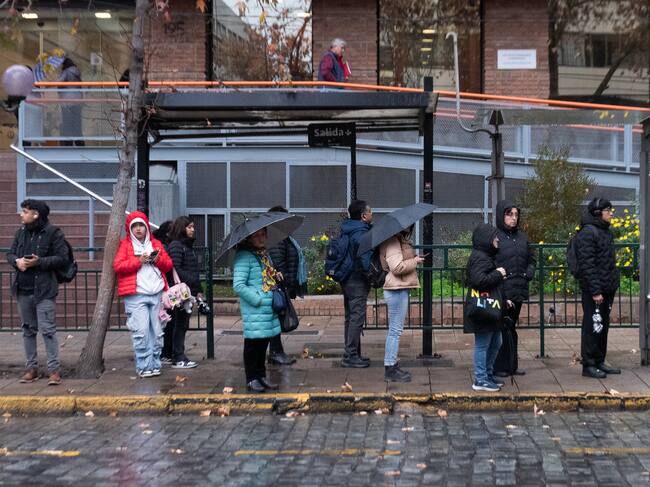 Nuevo sistema frontal afecta a la Región Metropolitana.