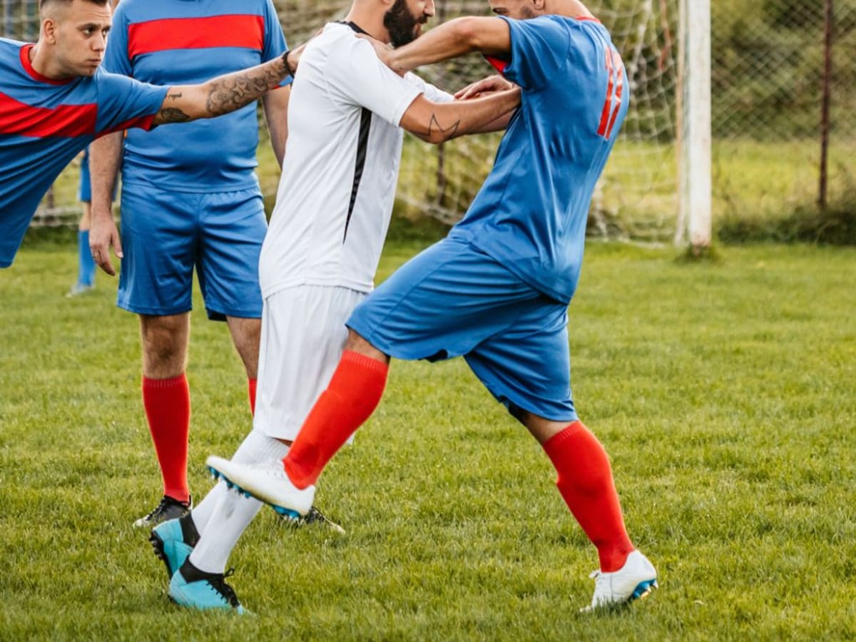 Tribunal confirma condena contra futbolista que golpeó y fracturó a rival: este es el monto de dinero que deberá pagar