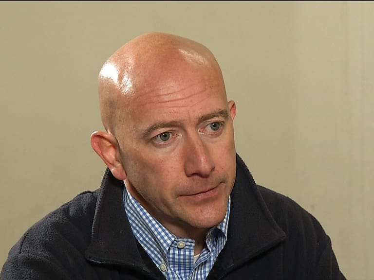 El nuevo escándalo de Rafael Garay: Habría sido golpeado por ex tras pillarlo en trío amoroso