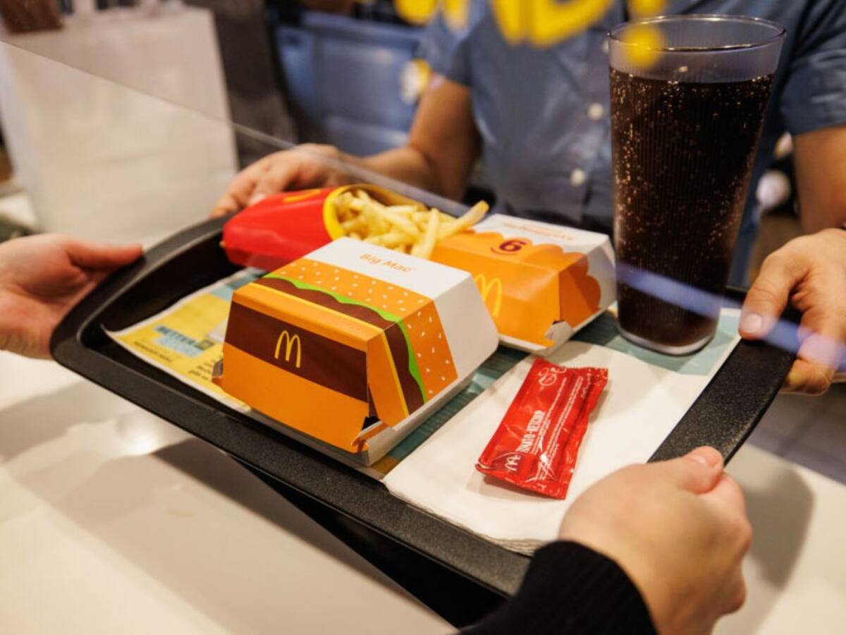 Adiós a un clásico de McDonald’s: cadena elimina sachets de salsas y no estarán disponible en locales chilenos