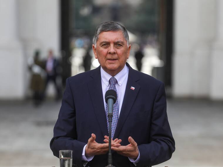 27 de julio de 2026 / SANTIAGO
Claudio Alvarado, Ministro del Interior realiza un punto de prensa en el patio de los Naranjos del Palacio de La Moneda, para contestar preguntas contingente.
FOTO: SEBASTIÁN BELTRÁN GAETE /AGENCIAUNO