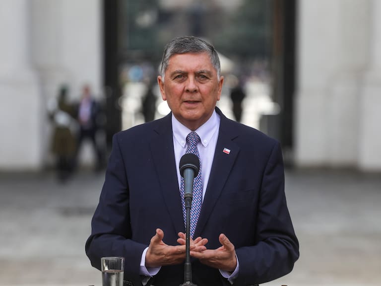 27 de julio de 2026 / SANTIAGO
Claudio Alvarado, Ministro del Interior realiza un punto de prensa en el patio de los Naranjos del Palacio de La Moneda, para contestar preguntas contingente.
FOTO: SEBASTIÁN BELTRÁN GAETE /AGENCIAUNO