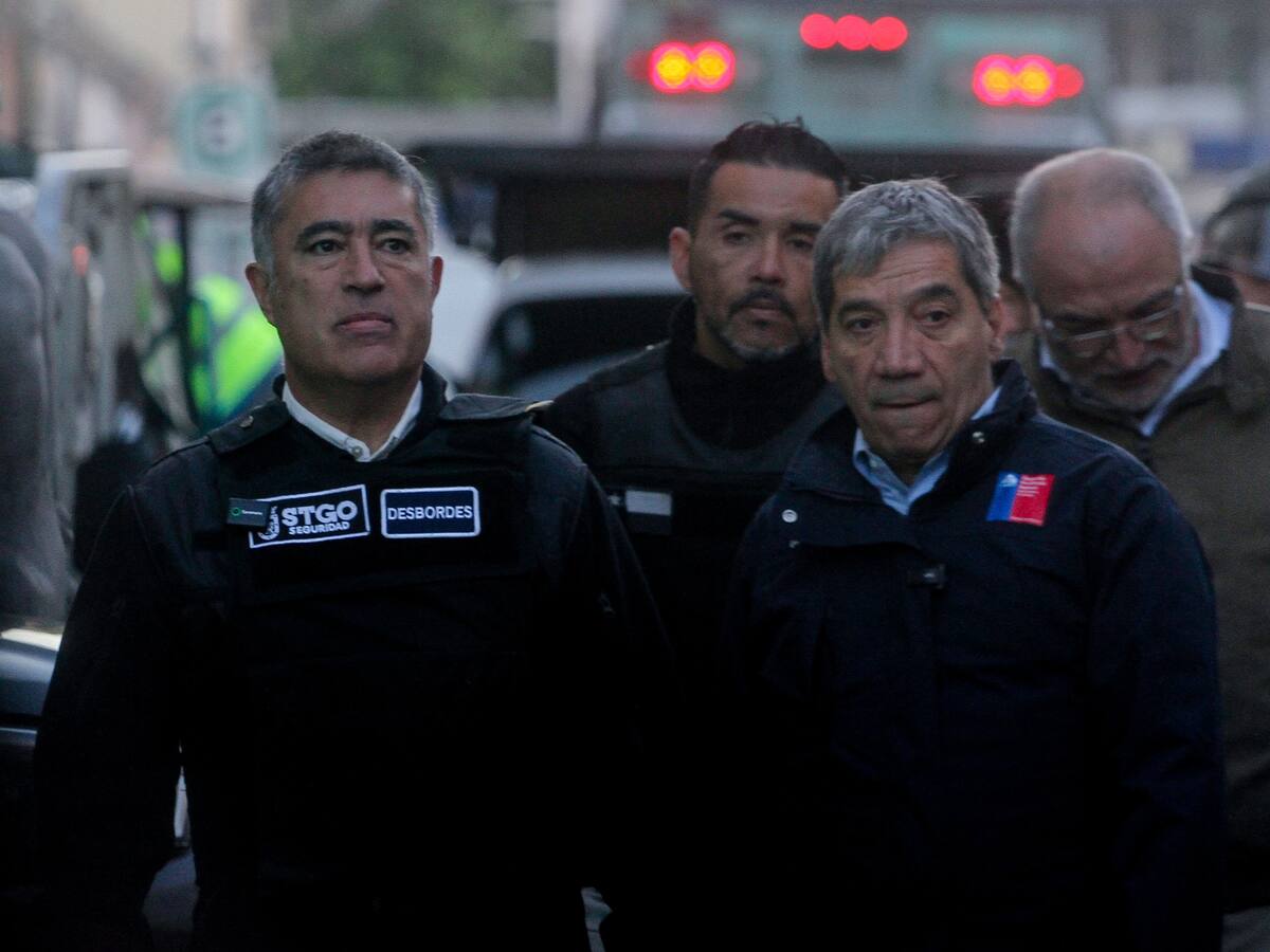 “No es retirarlos y dejar el espacio a disposición”: Desbordes detalla operativo contra toldos azules en barrio Meiggs