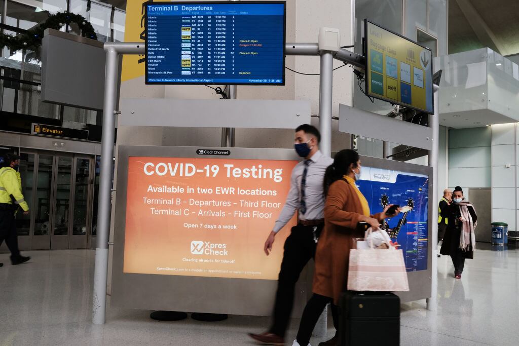 Ofrecen exámenes para detectar el Covid-19 en el aeropuerto de Newark