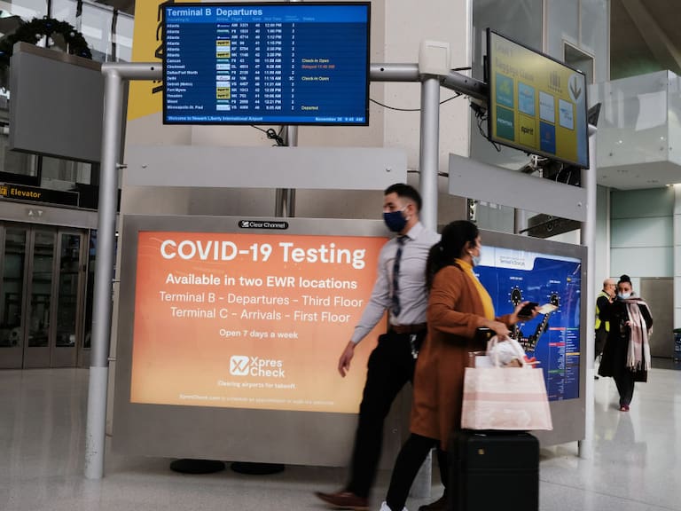Ofrecen exámenes para detectar el Covid-19 en el aeropuerto de Newark