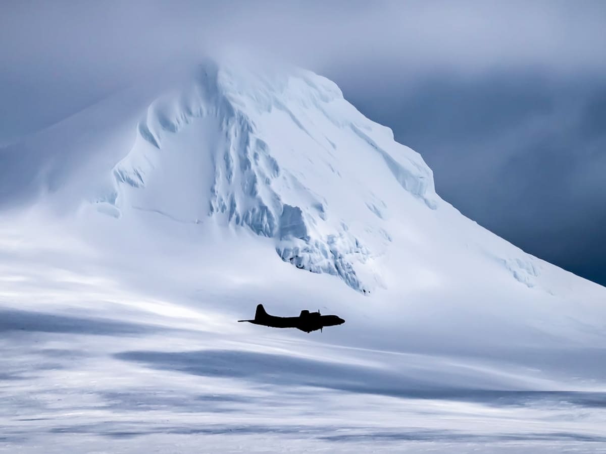 Expedición antártica Hielo IV de la Armada y Centro de Estudios Científicos termina su fase aérea tras constatar el estado de glaciares