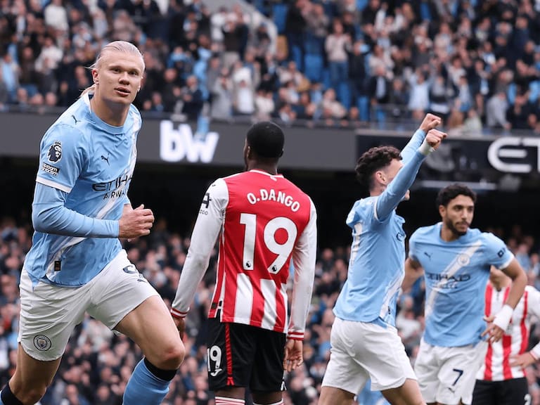 Manchester City golea al Brentford y mantiene la Premier en suspenso